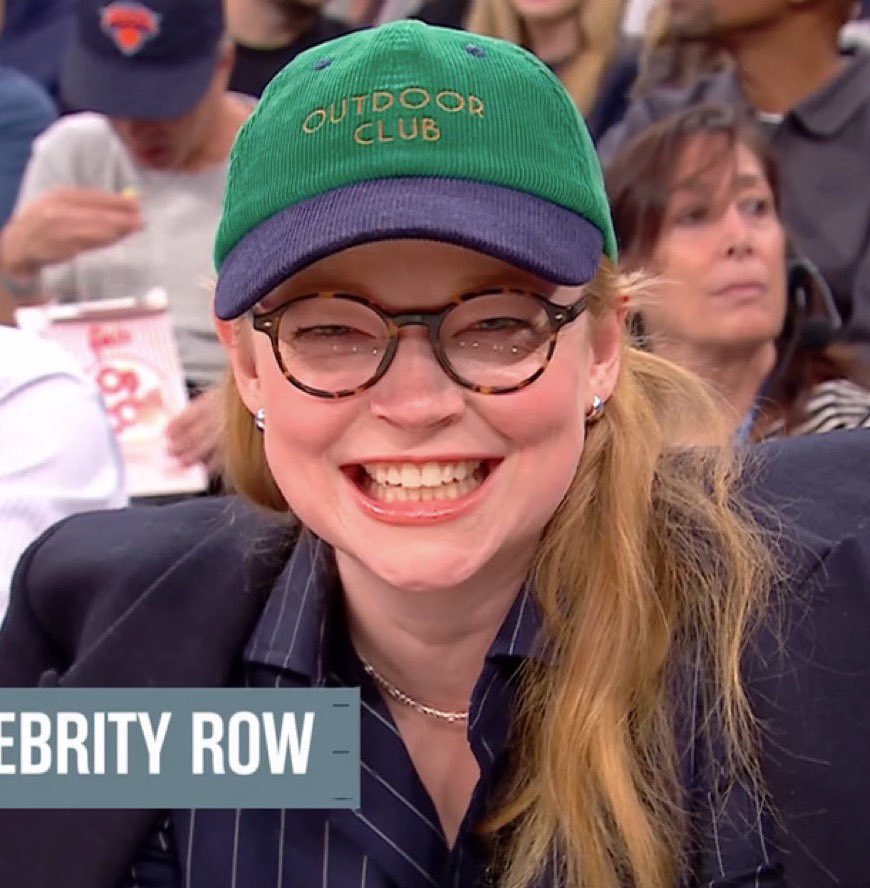 imagine hating her, i can’t