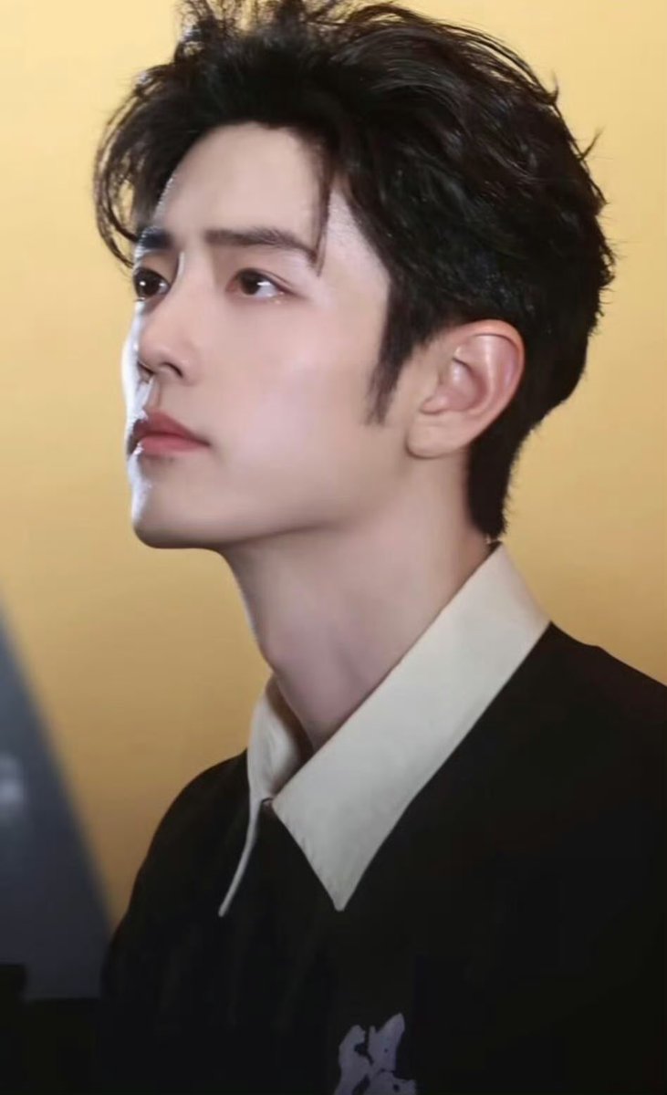 🍉🍉🍉 #XiaoZhan has been returned im Beijing, it’s rumored he will record his parts in the Audio Visual Gala and film also for BRTV Spring Festival

(Both events have always  been recorded in advance)

He will be back on #ASmallTownRemedy on 25th 

As usual  consume melons