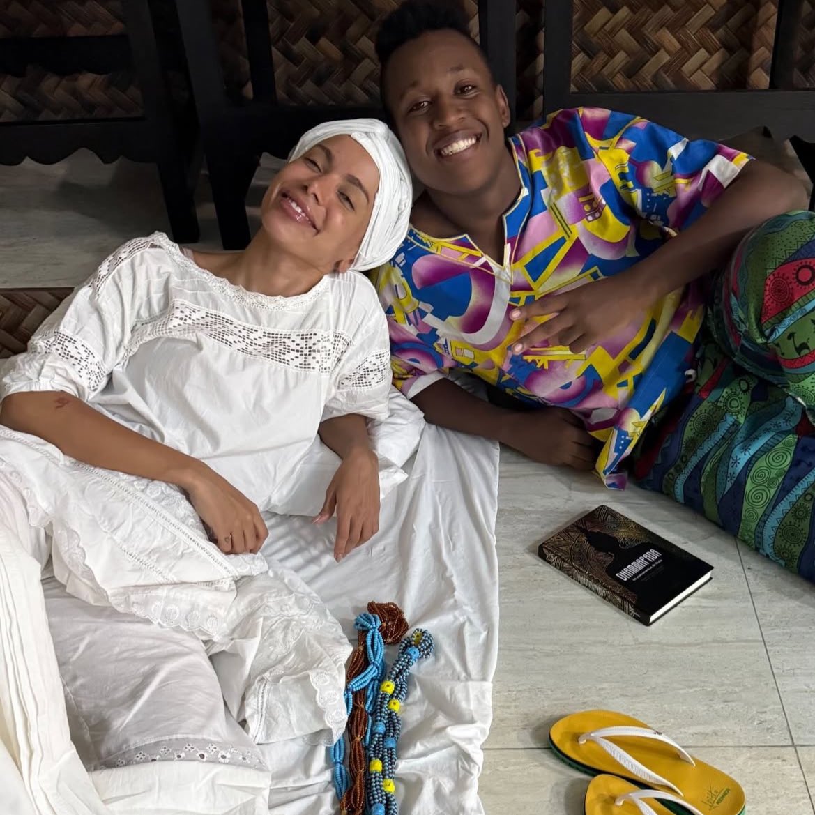 AnittaPress's tweet image. “Eu peço as bençãos de Oxalá, meu pai Oxóssi, minha mãe Oxum, Logun Edé” — Anitta em “Benção”. 🏹