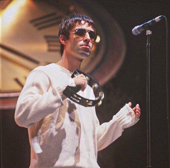 nat saw oasis 💫 tweet media