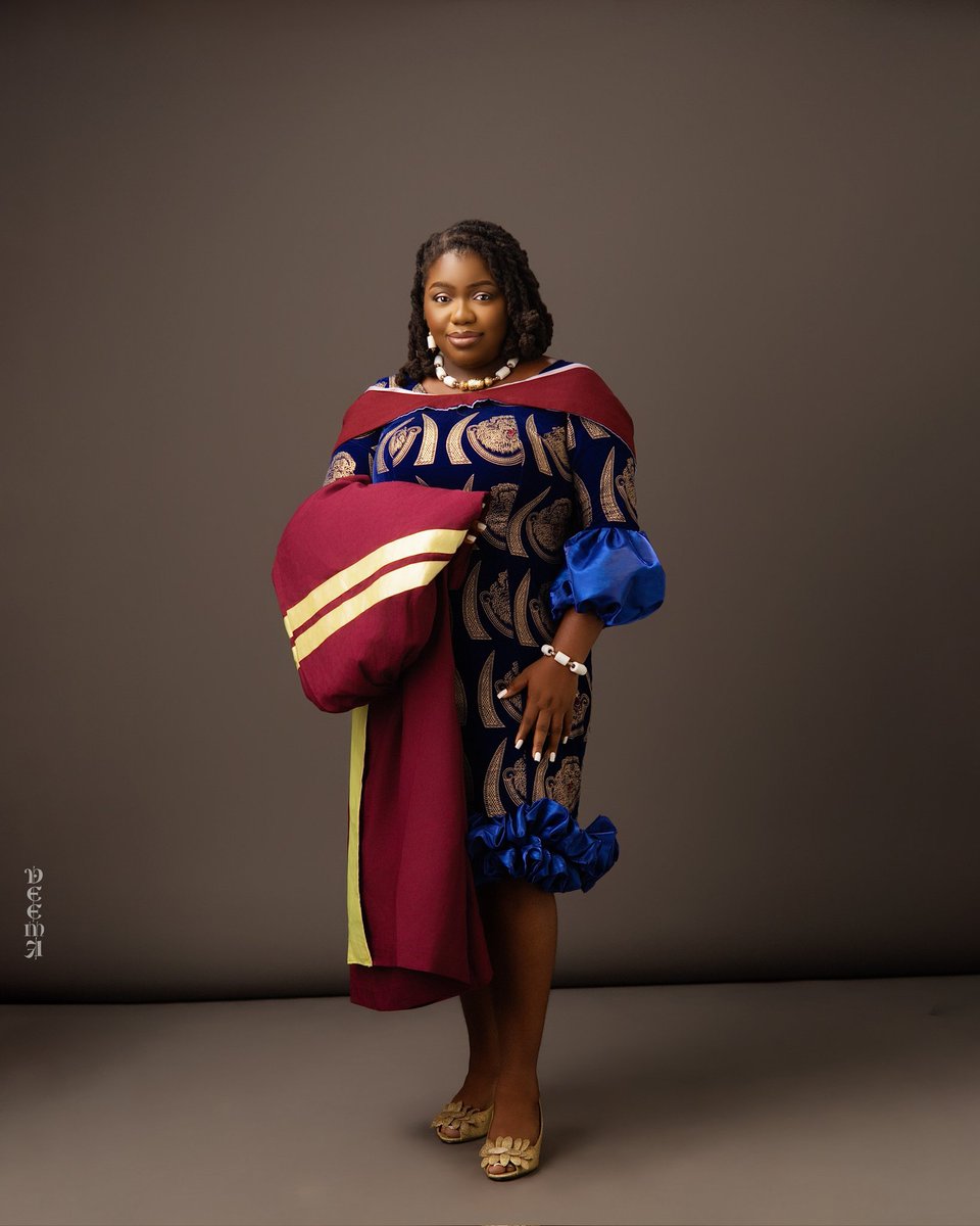 asangelwassayin's tweet photo. To the glory of God, I'm glad to announce that I went and bagged another degree.

Six years later, I got myself an MA in English Literature and finished with a PhD obtainable grade.

Yes my graduation outfit is made from Isiagu.
Chachacha umunne clock it! https://t.co/Um5Mk8oo64