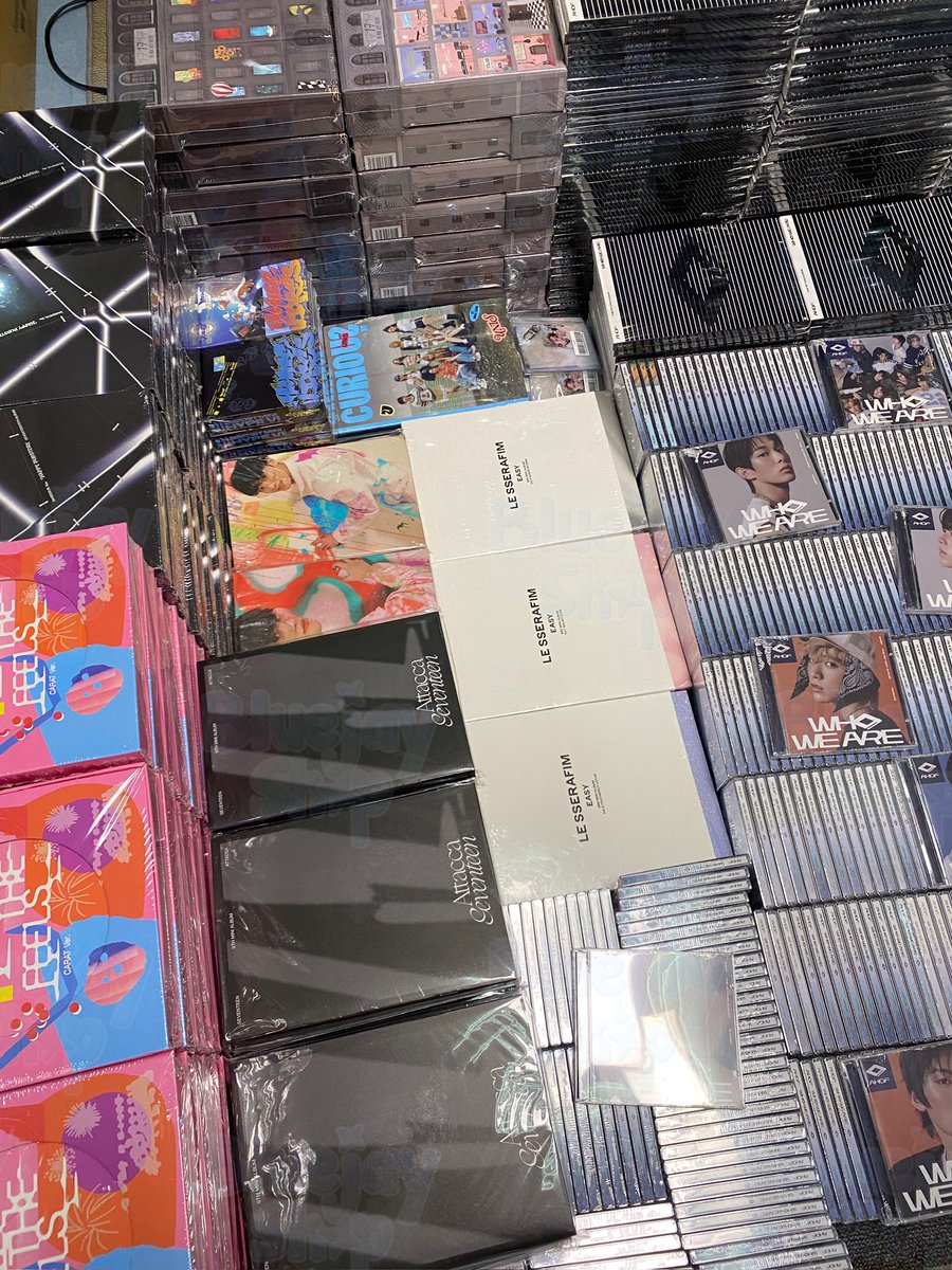 bluejayshop's tweet image. #Bluejayshop_GA
BIRTHDAY ALBUM GIVEAWAY FOR 10 WINNERS! 🥳

- follow us 🔔
- like and retweet 
- reply

will draw on jan 31 🚶‍♀️