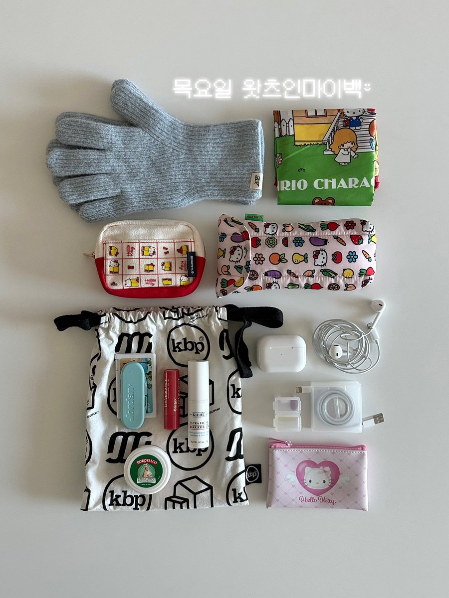 canele0101's tweet image. 목요일 왓츠인마이백✰