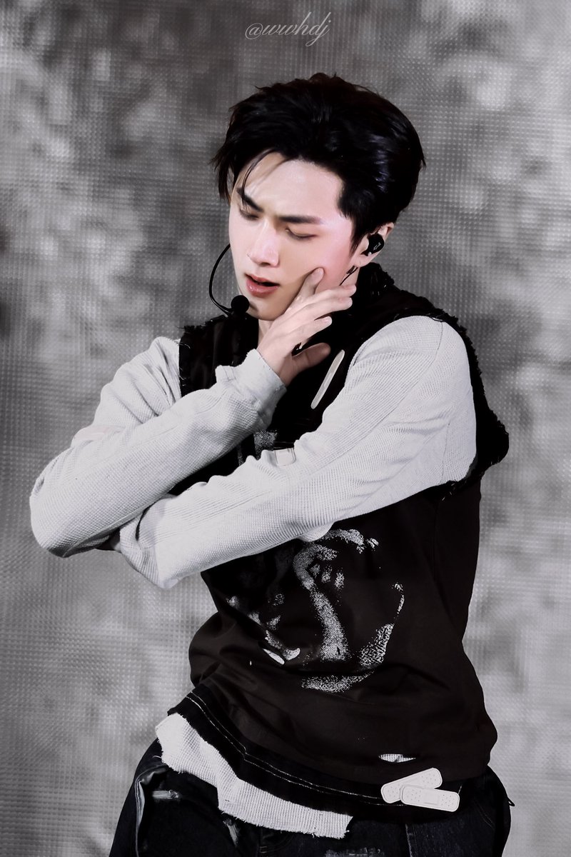 puffy_luv's tweet photo. 260116showcase🩶

the sin<3
 #JAY #제이 #종성 #JAYalways #ENHYPEN #엔하이픈_제이 https://t.co/g0EtDoyaQv