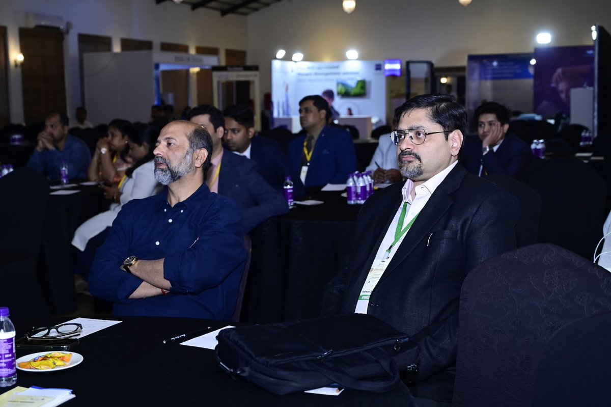 OptometryOnline's tweet photo. Glimpses of MKF 5 
.
.
Early bird registration closing soon 🔜 
.
.
Register Now - Link in Bio/DM us for link
.
.
#MasterclassOptometry #KnowledgeFest6 #OptometryOnline https://t.co/6rLMU3jQcE