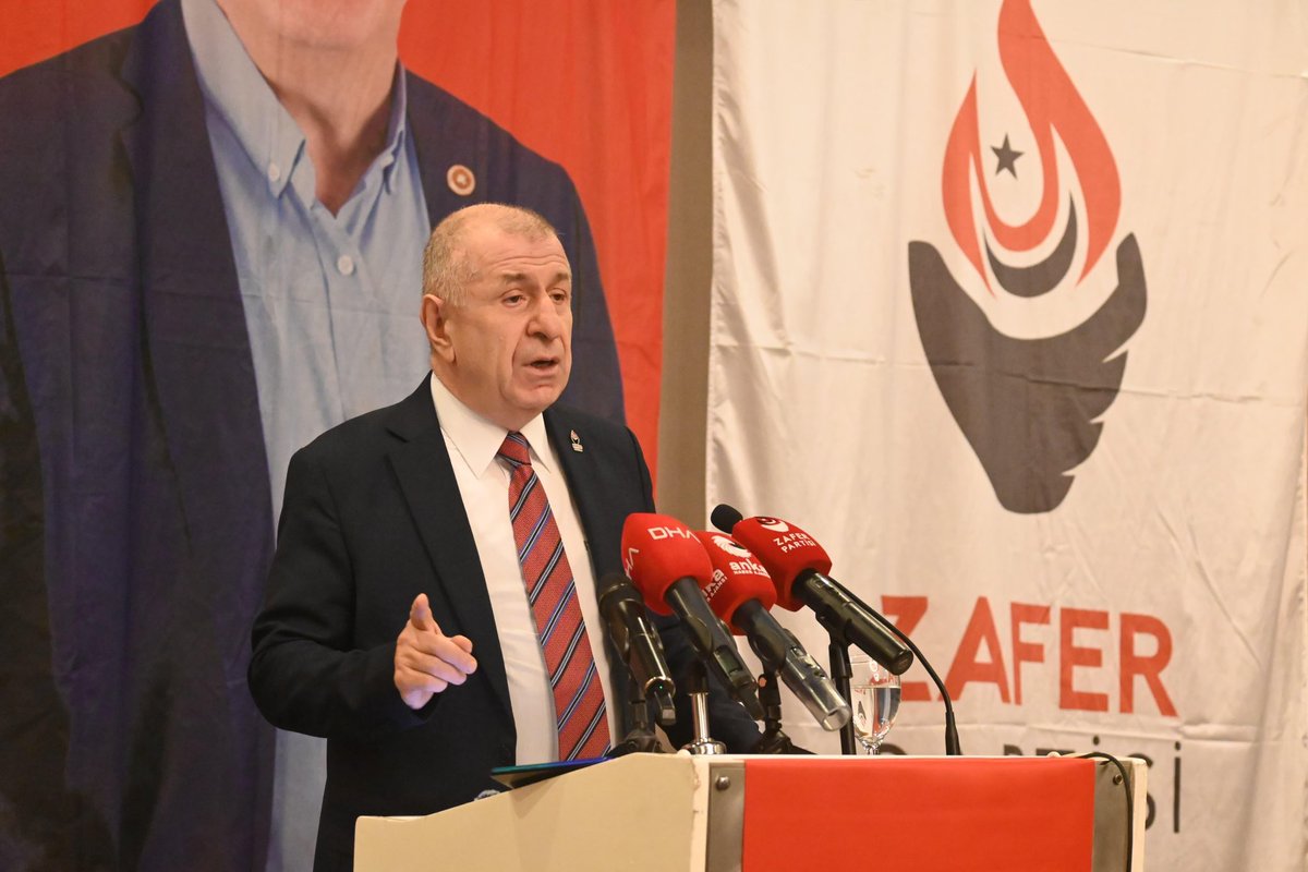 Suriye’de neler oluyor? 
Zafer Partisi’nin AK Parti’nin  ideolojik, ülkemizin dış politika çıkarlarını öncelemeyen ve 14 yıldır inatla izlediği Suriye politikasının yüz milyarlarca dolarlık maliyet, milyonlarca sığınmacı ve büyük stratejik yükler getirdiği yönündeki tezi son