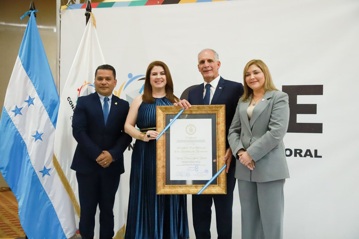 Papi a la Orden tweet media