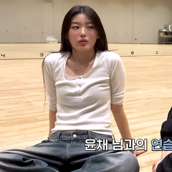 chipxxo's tweet image. oh yoonchae with rolled up sleeves you do something to me