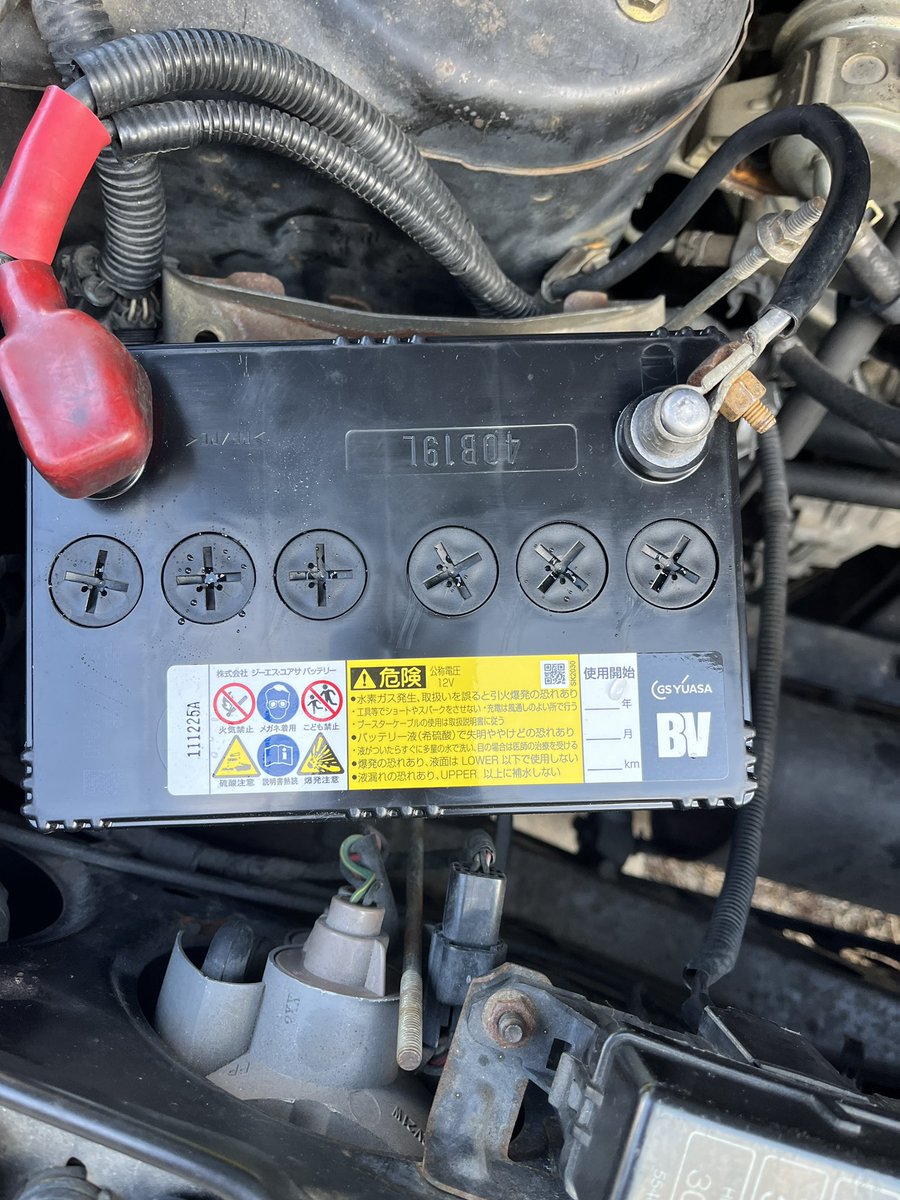 Hidebairi's tweet photo. 新品のバッテリーでも無反応だったので1年3ヶ月ぶり5度目の積載車召喚でDへ入院
#GetRide! AZ-1 https://t.co/wdK7kpmYvm