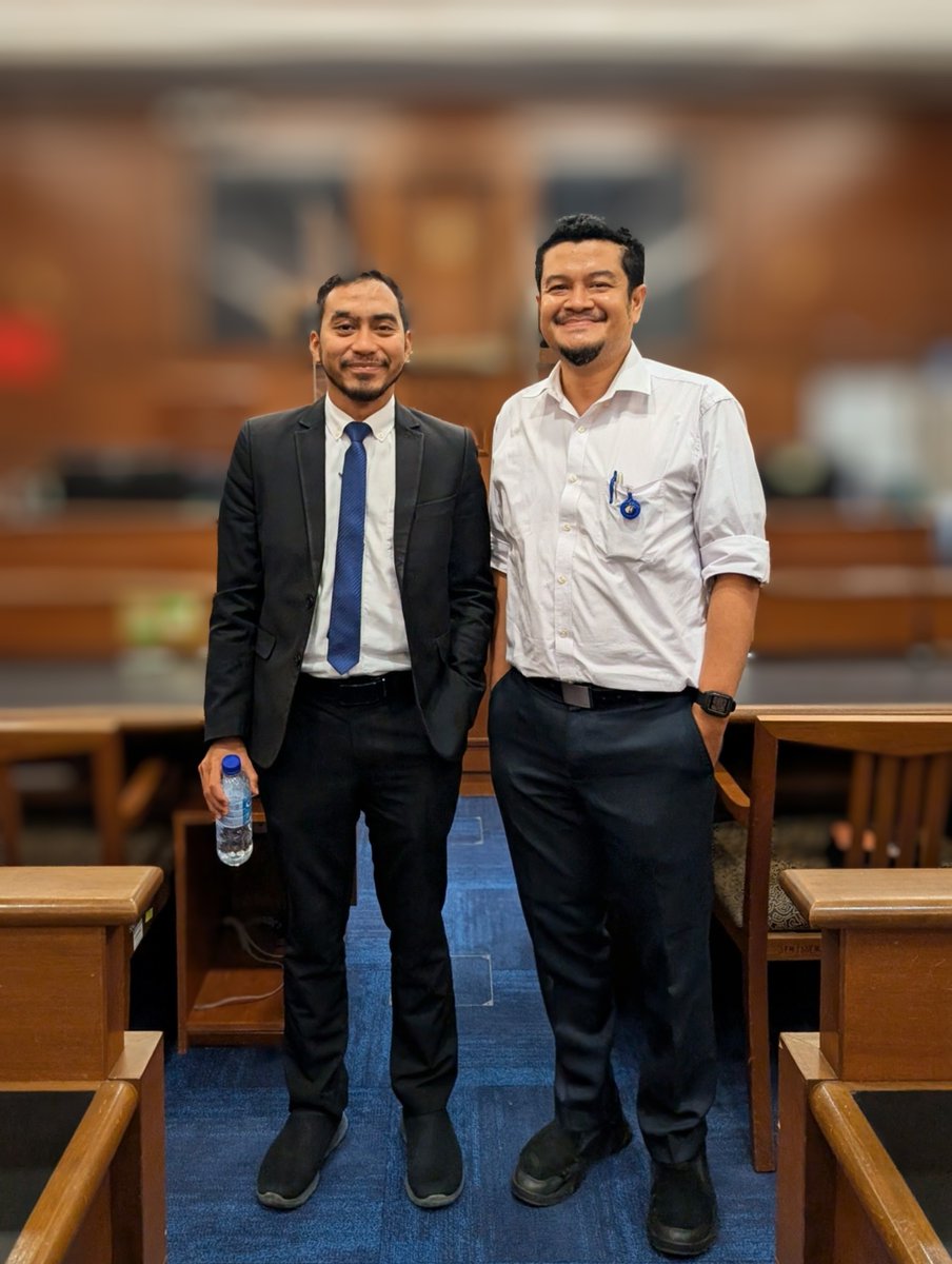 m_hafifi's tweet photo. @noathirah @fakhrisuhaimi bersama Tn Counsel tersohor 🙌🏻 https://t.co/iaONTh4Tm5