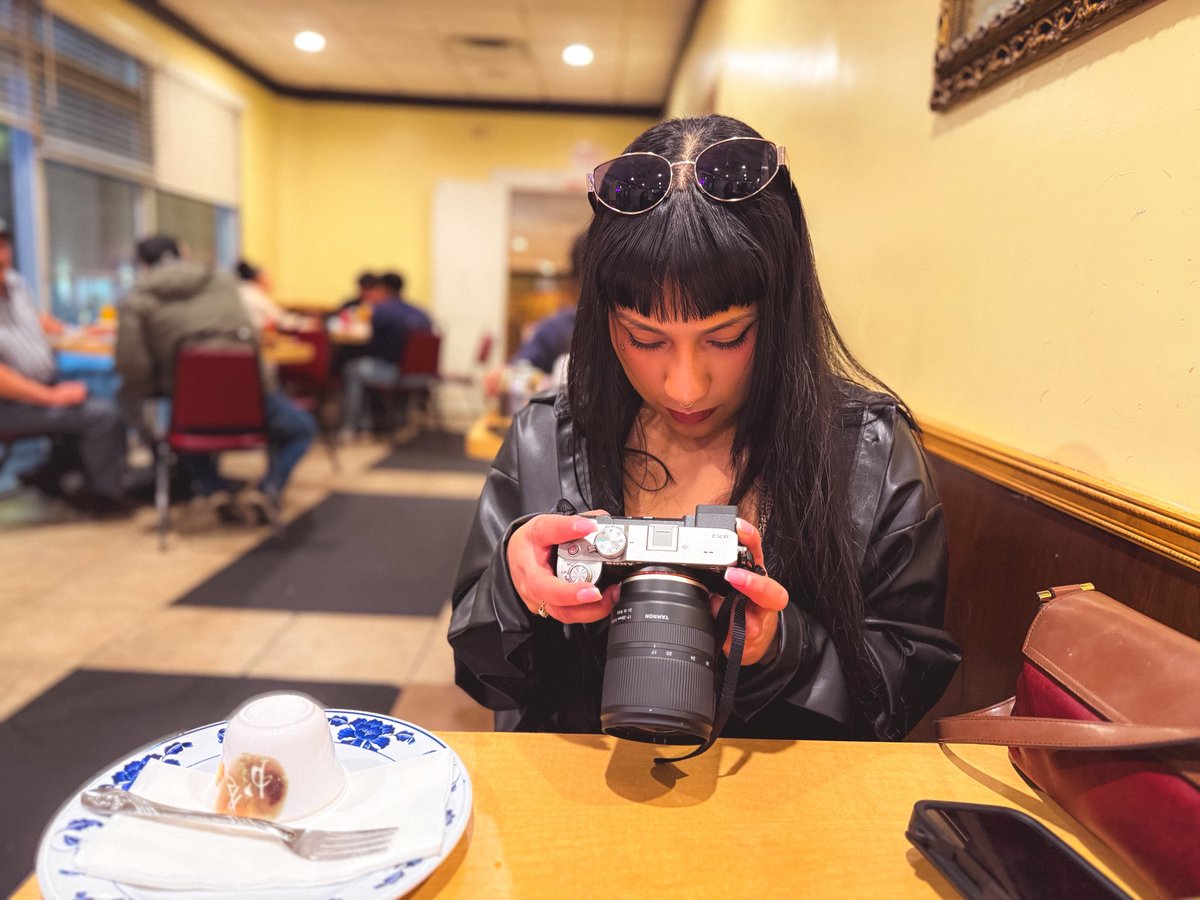 ashjycn's tweet photo. Fun Model Shoot in Chinatown LA w Llexa's not on X, shot on Sony A7 Cii i just got this camera and it was my first chance to use it in a photoshoot #sonyalpha #neonphotography https://t.co/AJvIBt2WbU