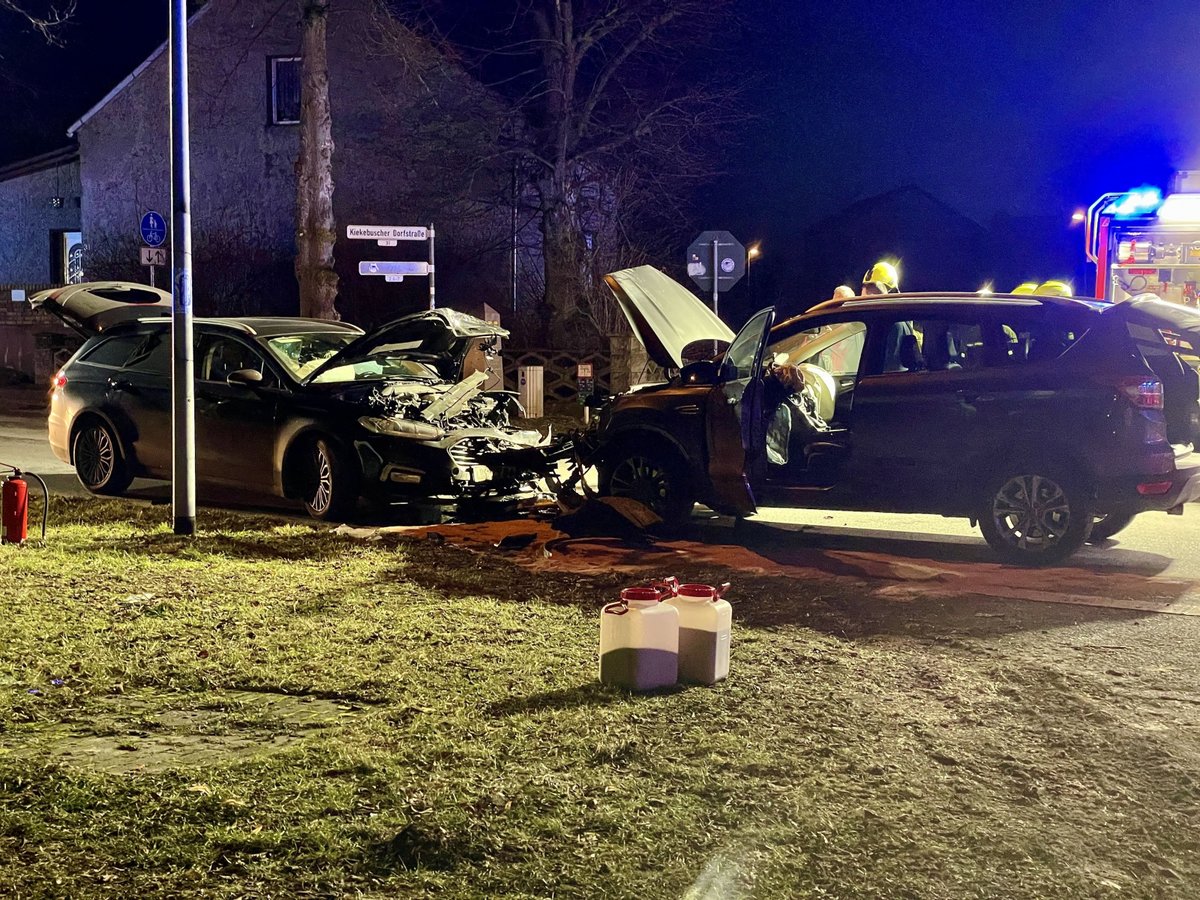 Neuer Beitrag online!
Schönefeld/Kiekebusch – Verkehrsunfall mit vier Verletzten 
Am 19.01.2026 kam es im Ortsteil Kiekebusch (Gemeinde Schönefeld) zu einem schweren Verkehrsunfall. Auf der Kiekebuscher Dorfstraße, im Kreuzungsbereich zur Köpenicker Lan...
blaulichtreport-lausitz.de/schoenefeld-ki…