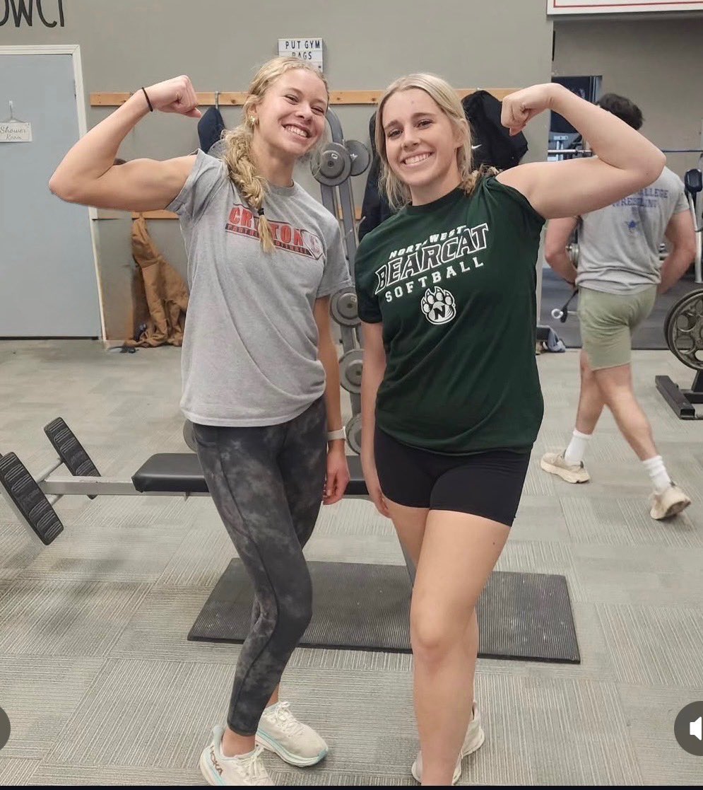 Corasmith_2028's tweet photo. Stat and Metric updates‼️

• Broad jump: 8’3 1/2 ft
• Home to first: 2.7 sec
• Home to home: 11.33 sec
• Grip strength: 
       RH: 76 lbs
       LH: 70 lbs 
• Exit Velo: 68 mph
• Overhand Velo: 58 mph
• Deadlift: 305 lbs
• Bench Press: 110 lbs

@joycewellhoefer @CoachPinkerton @StacyMayJohnson @Hey_Coach_Bobby @KAlstott @allymiklesh @CoachLarissaA  @Coach_MNO @TexasCoachWhite @liv_ferrell39 @Coach_Veee @IowaPremierFP @OliviaPazIPF @josiechronicras