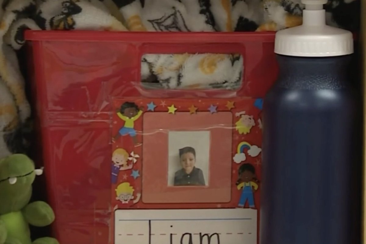 EoinHiggins_'s tweet image. ICE kidnapped this little boy who just turned 5, used him as bait to try to lure out more members of his family, and then sent him to Texas