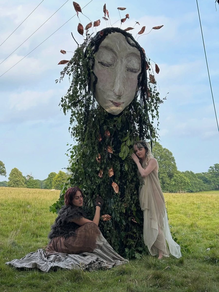 emily daily 🏹 (@dailyemilyr) on Twitter photo 