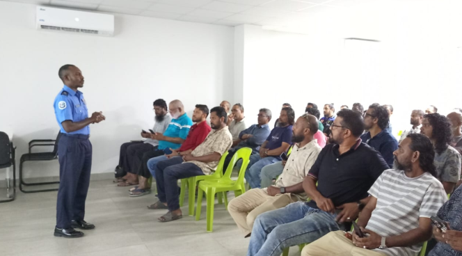 MalaresNews's tweet photo. https://t.co/nd9wNFtStX ޓެކްސީ ޑްރައިވަރުންނަށް ހާއްސަ ތަމްރީނު ޕްރޮގްރާމެއް ކުރިއަށް ގެންގޮސްފި
https://t.co/nd9wNFtStX https://t.co/BXYzsCKcBZ