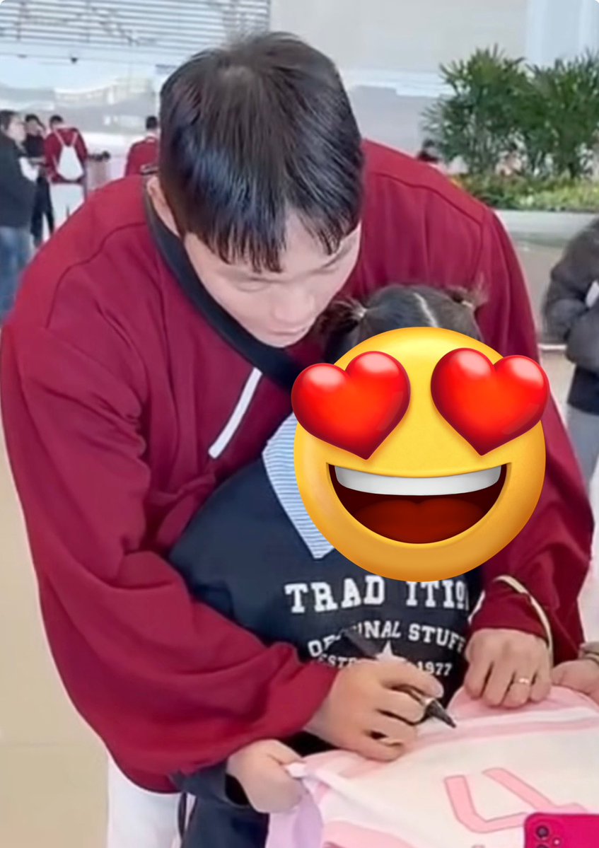 체격이랑 어깨가 레알 ㅆㅂ………………