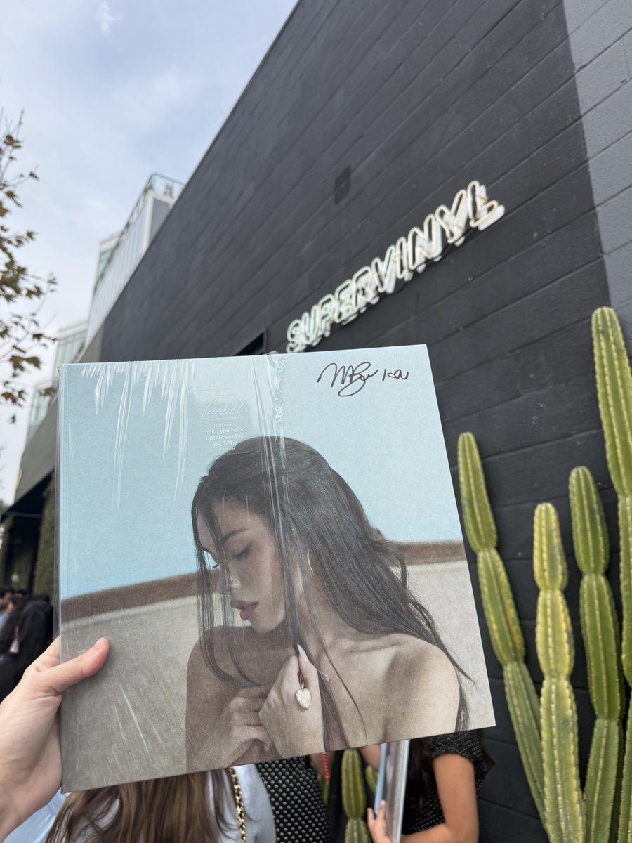 vinylbyray's tweet photo. best day ever!! thank you forever miss madison beer. love you always. nothing matters but youuu uu uu https://t.co/K3R9nDQacA