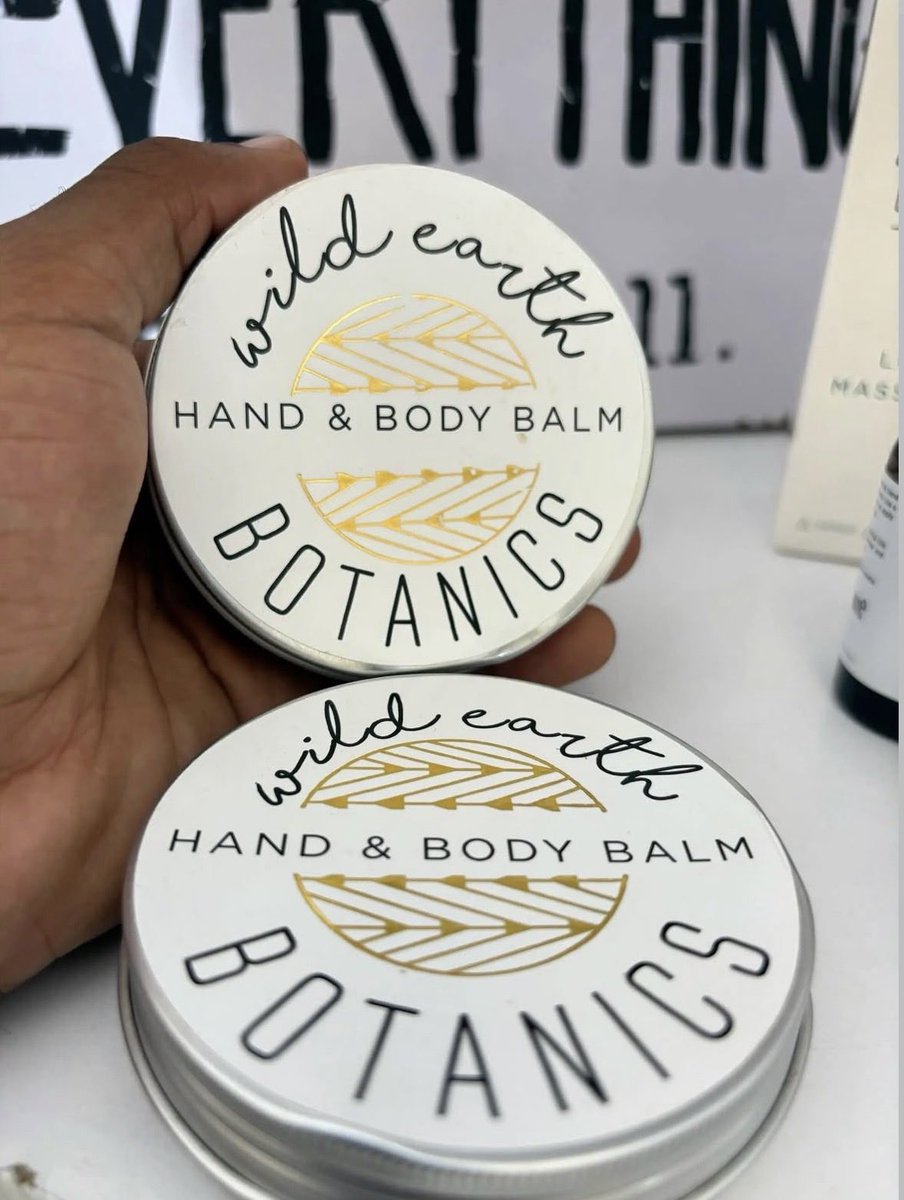 BeautyKipusa's tweet image. Dry hands? Dull skin? This tiny tin is the glow-up. ✨
Wild Earth Botanics Hand &amp;amp; Body Balm melts into your skin, seals in moisture, and leaves you soft all day no grease, just glow.
Perfect for hands, elbows, heels… and everywhere that needs love. 🤍

#KipusaBeauty#BodyBalmKE