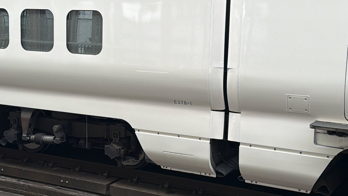 hybari2021's tweet image. 2026.1.22
はこビュン新幹線、E37系？
出場試運転(ラッピングは未施工)
系式もE372、E375、E378、E376
E379、E371に変更、系式が違うものの
E3系に0番台が復活。