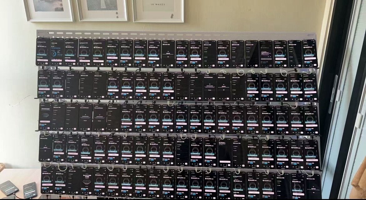 This Solana Mobile play is honestly wild.

Someone bought 100+ Solana phones purely for the $SKR airdrop.

Now, important detail:
Only top-tier (Sovereign) users get the max allocation up to ~750K $SKR per device.

Assuming they qualified 👇

• ~$500 per phone
• ~$50K total