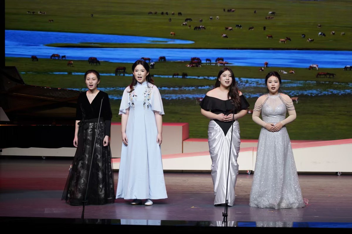 CQU1929's tweet photo. Our School of Arts held the 2026 #GraduationConcert at Huxi Campus! 🎭🎤 The event showcased the dedication of Music Performance undergraduates and graduate students, featuring diverse vocal works and a heartfelt original production inspired by #CQU's century-long history. #art https://t.co/ZcbJ9awqyl
