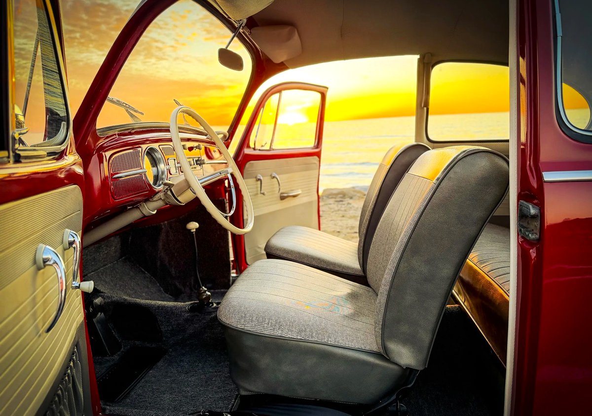 Mcomprender's tweet photo. ...makes me smile

air-cooled 1.2 liter flat-4
40-hp (claimed)
single Solex carb
4-speed manual 
6-volt electrical system
15" steel wheels
drum brakes
chrome bumpers
vinyl seats
cabin heater
crank windows
AM radio
sunset on big blue beautiful Pacific
#slugbug 
#BaT https://t.co/2GLEz8ffB9