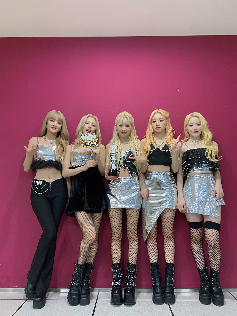 bratziluv's tweet photo. 𝐶uando menos se lo esperen vamos a estar atrás de @lobootomie ★ como las buenas obsesionadas que somos, la mala noticia es que ya no tenemos nuestro pase 𝚅.𝙸.𝙿 porque lo perdimos en un nuestro viaje a #𝐥obo𝕥om𝕚α𓂀ྀ𝖉ebu𝕥, pero nada que un pase ilegal no solucione. 🪩 https://t.co/hPaeT2u805