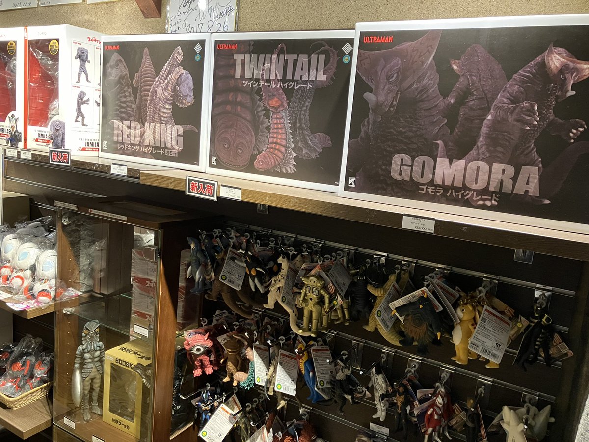 グッズ売り場では 怪獣酒場オリジナルグッズや ウルトラマンカード