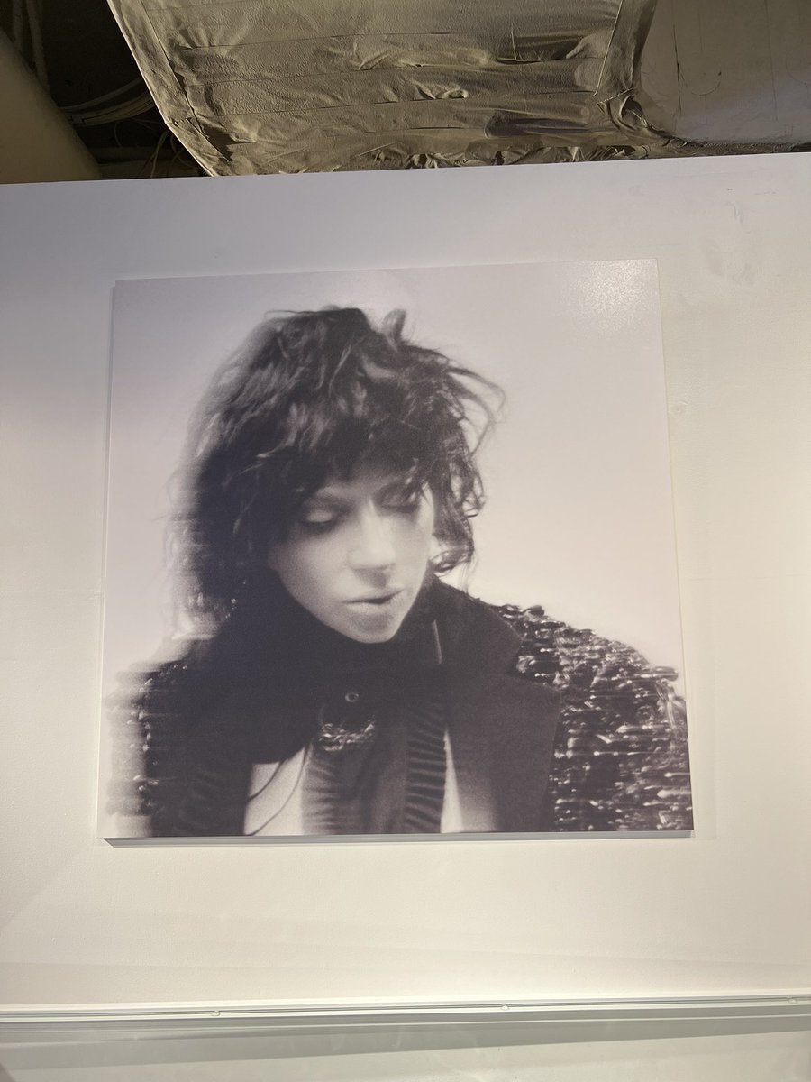 shihopalvin's tweet photo. ガガ様のPOPUP無事目当てのトレーナー・ロンT・ナップサックもゲットしました🥰🥰楽しみ！！！ https://t.co/oSuhB955Lr
