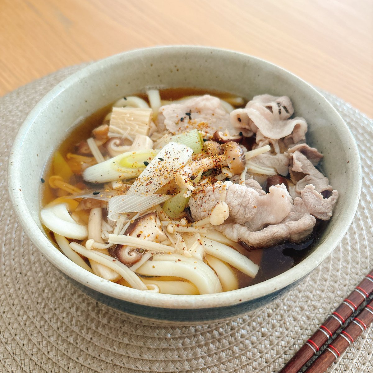 お昼はきのこうどん🍄
ただ、娘っ子は食欲なくて…まだ食べないって。
母ちゃんは腹ぺこなので先に頂きます。