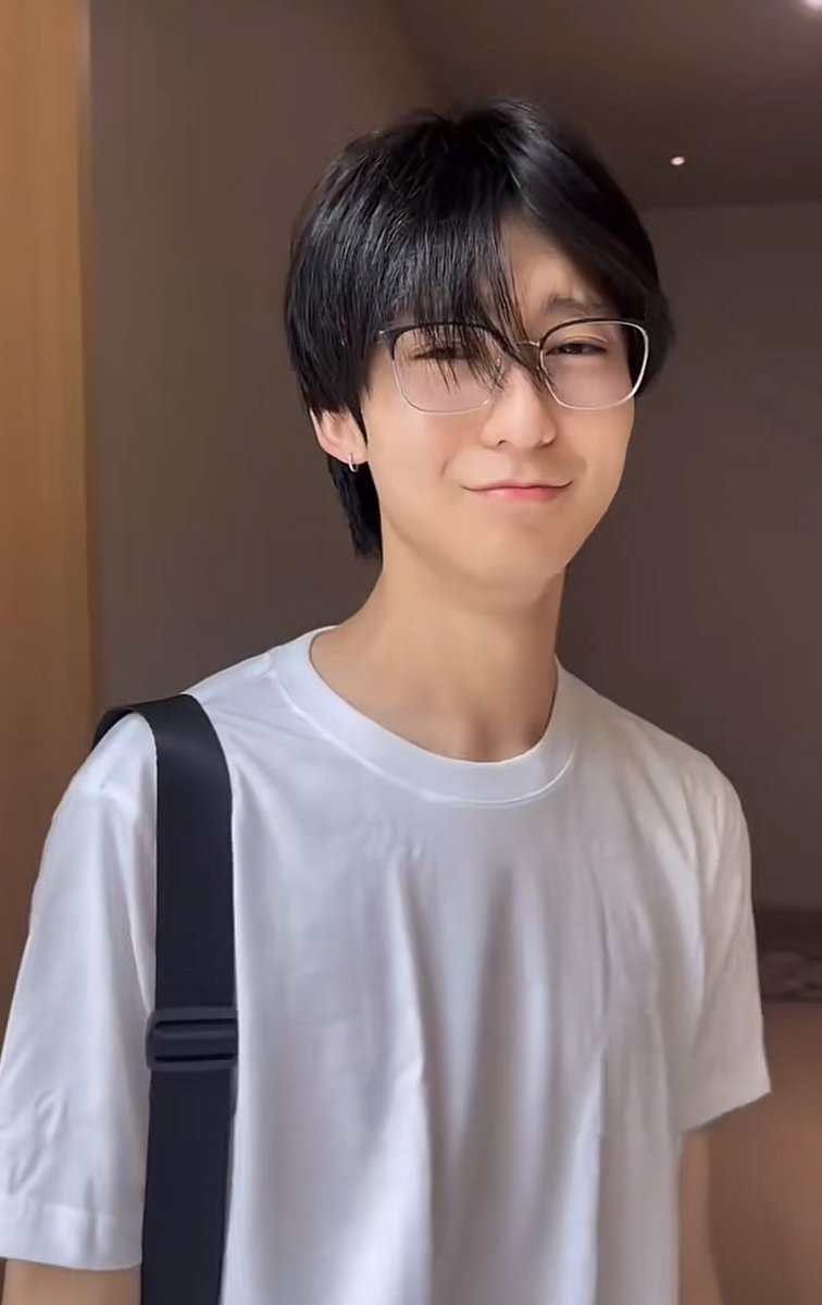 namwhxnn's tweet image. อย่าทิ้งแว่นตี๋ ((ไม่เอาแว่นใหม่ด้ะม๊ายยย🤓))