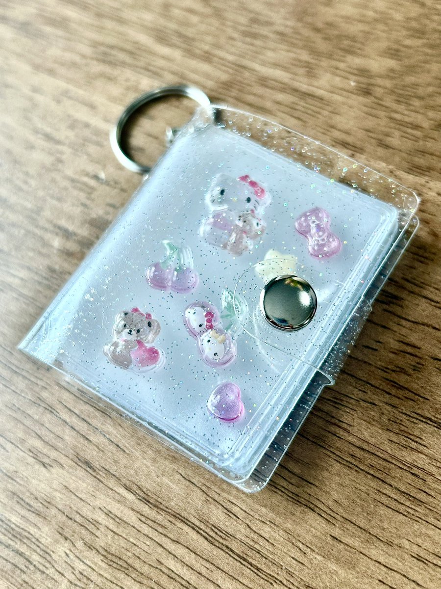 nahapi106's tweet photo. ミニシール帳にボンドロミニ貼ったら可愛すぎた✨ https://t.co/U7GwQNGPBR
