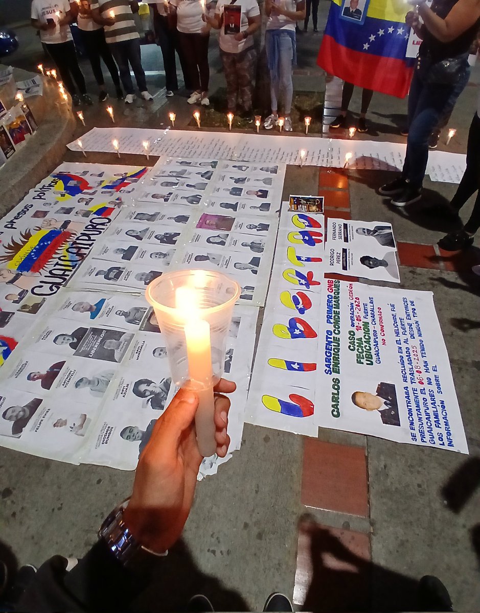 Estas fotos son el reflejo de una promesa: no olvidar a quienes hoy están privados de su libertad por soñar con una Venezuela distinta.

Que este resplandor llegue hasta cada celda y les recuerde que no están solos.