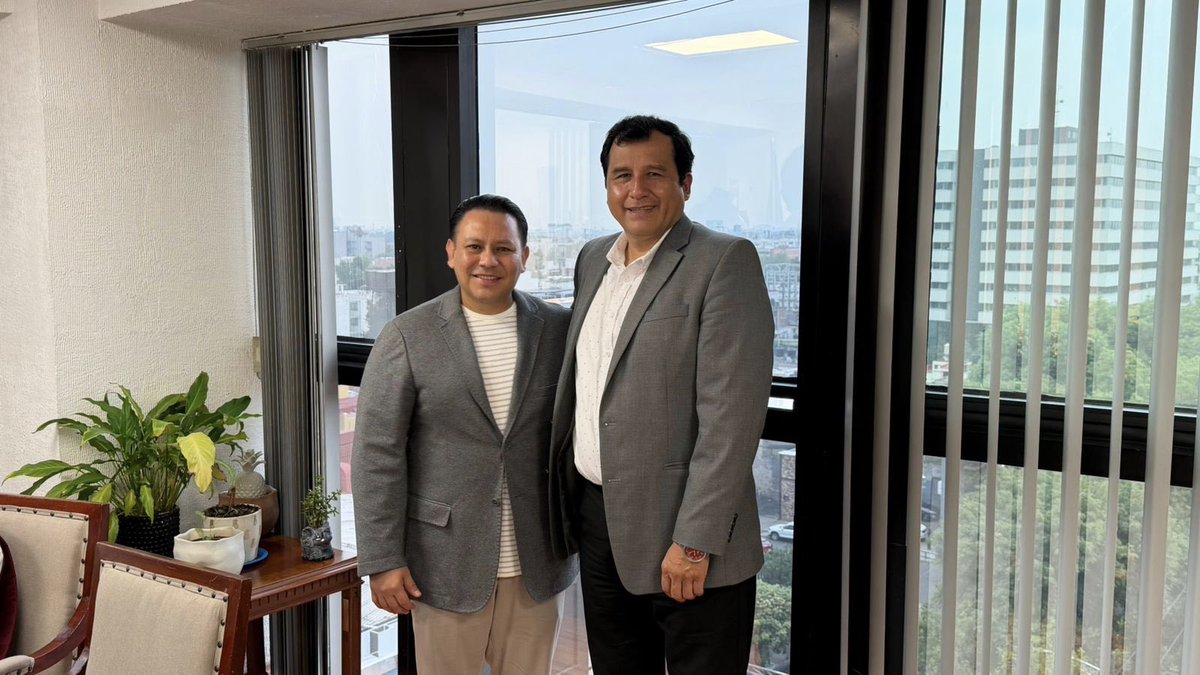 OmarPiH's tweet photo. Qué gusto recibir al Diputado Federal del Distrito 13 en #iztacalcocdmx, @PacoSanchezMX con quien sostuvimos una charla cercana y enriquecedora sobre temas que impactan directamente en la vida de las personas que viven en las #UnidadesHabitacionales.🏢

🤝 El diálogo siempre es el primer paso para construir bienestar