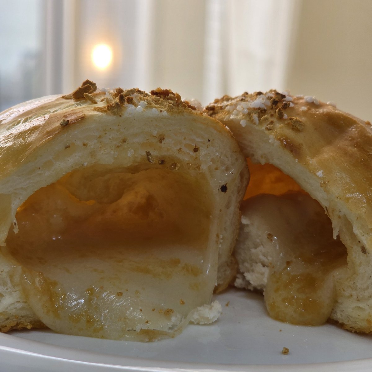 1월 22일 꾸움과자점 라인업입니다 🐾 
빵과 떡에 진심인 사장 1인의 신메뉴, 인절미 소금빵..♡ 찹쌀떡 소금빵보다 덜 달아서 담백하게 즐기실 수 있습니당!