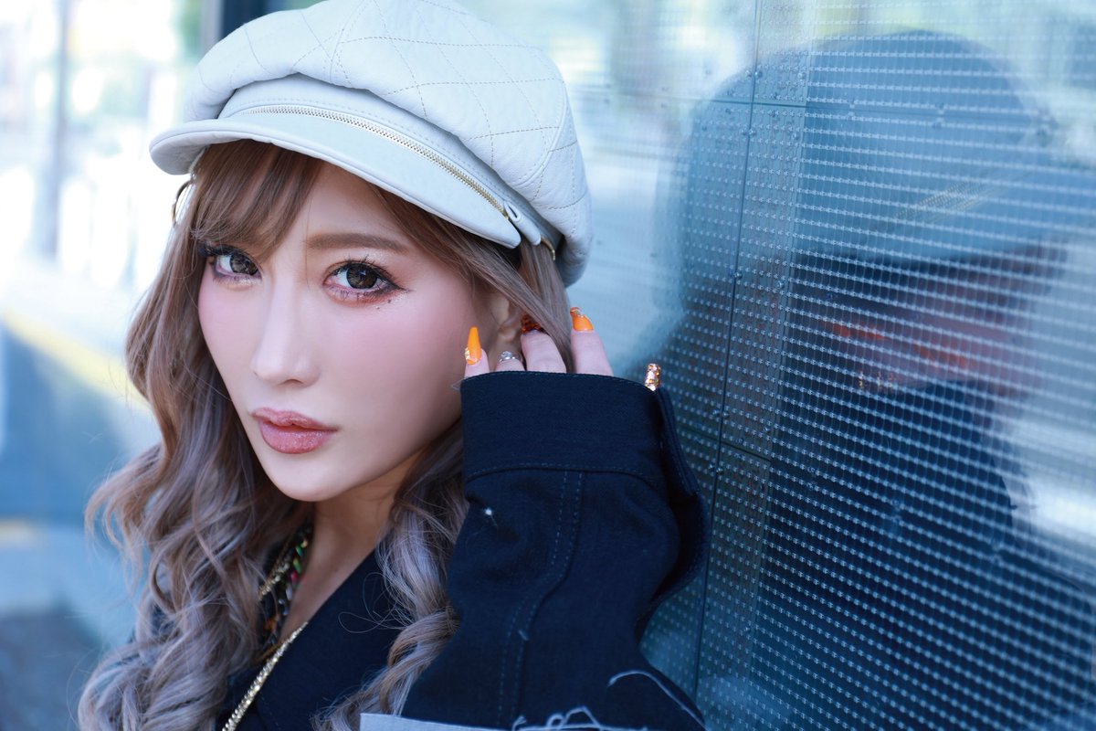 831 tweet media