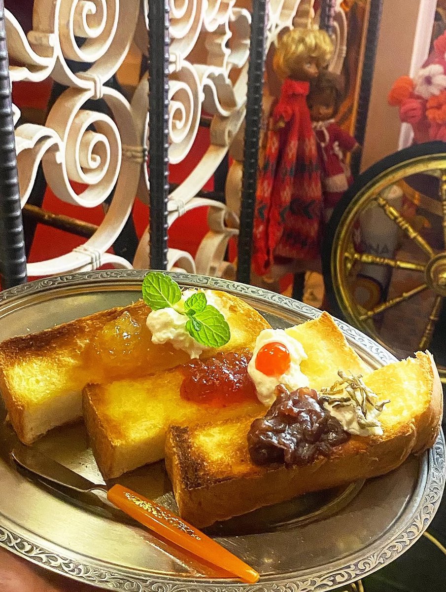 今週も喫茶ニューコンコルド プレオープン中ですー
木金土日 13時から18時までお気軽に！
試作中の3色トースト
私の賄い コーヒーすすむ