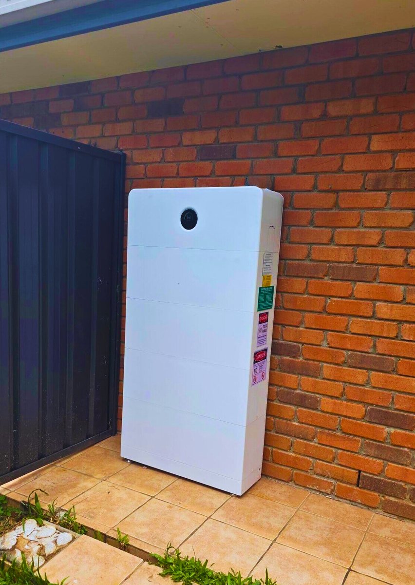 GreenSolarSys's tweet photo. Next-gen home energy starts here ⚡

GoodWe ESA Series = scalable storage, fast backup (<4ms), smart control &amp; outdoor-ready design.

This isn’t just storage. It’s energy independence.

📞 Get a quote today.

#GoodWe #SolarBattery #HomeEnergy https://t.co/JSnjKz6WwM