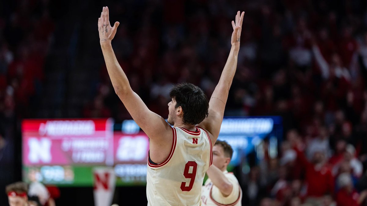 ScarletShootPod's tweet image. It’s January 2026.

#Nebrasketball is 19-0, ranked #7.

They have an outright lead in the Big Ten.

They’re a projected 1 seed in many brackets.

Soak in every moment, #Huskers fans.