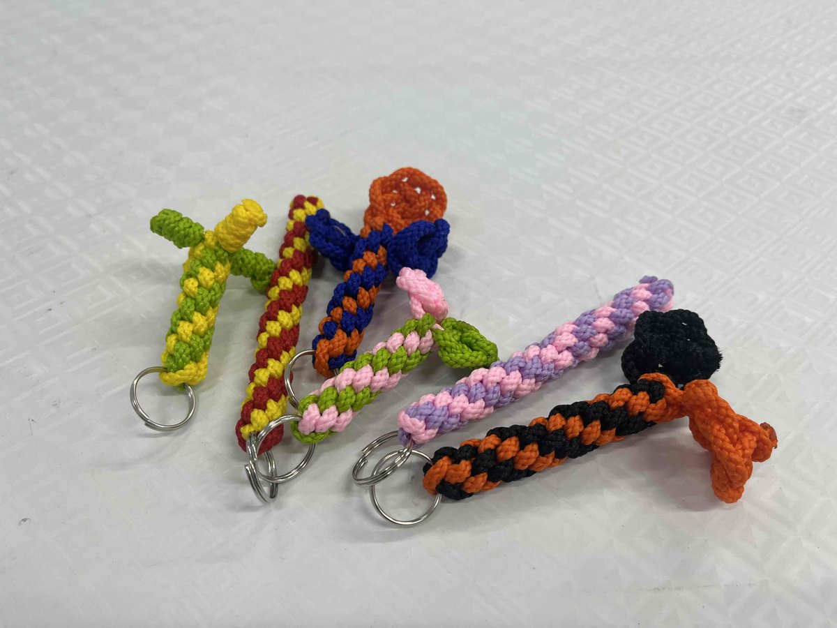 🐟プレゼントクイズ企画🐟

参加方法
①当アカウントフォロー
②この投稿をRP＆回答をリプライ

正解者の中から抽選で３名様に海上自衛隊グッズセットと地本長が作った組紐をプレゼント！当選者にはDMを送るよ！締め切りは１月２５日まで

【正解発表】１月２６日

#茨城地方協力本部 #海上自衛隊