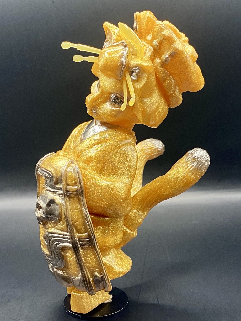 化猫遊女」の赤蓄光“火焔”とゴールドラメの“開運”、オンラインにてご