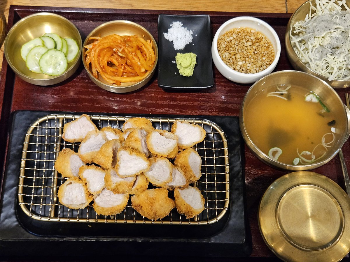 햄포 tweet media