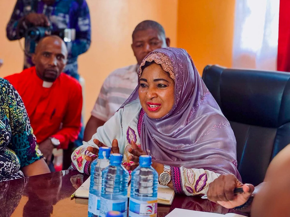MbokoMishi's tweet photo. Nimekutana na wakazi wa Centi Kumi pamoja na Waziri wa Ardhi wa Kaunti ya Mombasa, Mheshimiwa Mohamed Hussein Amadoh, kujadili changamoto za muda mrefu za masuala ya ardhi.

Tumekubaliana kushughulikia suala hili kwa amani na haki, ili kuhakikisha wakazi wanapata hati miliki. https://t.co/kEkthMPbTj