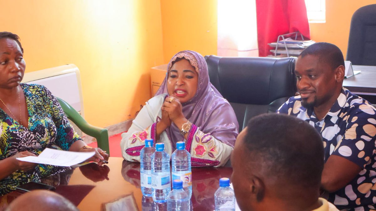 MbokoMishi's tweet photo. Nimekutana na wakazi wa Centi Kumi pamoja na Waziri wa Ardhi wa Kaunti ya Mombasa, Mheshimiwa Mohamed Hussein Amadoh, kujadili changamoto za muda mrefu za masuala ya ardhi.

Tumekubaliana kushughulikia suala hili kwa amani na haki, ili kuhakikisha wakazi wanapata hati miliki. https://t.co/kEkthMPbTj