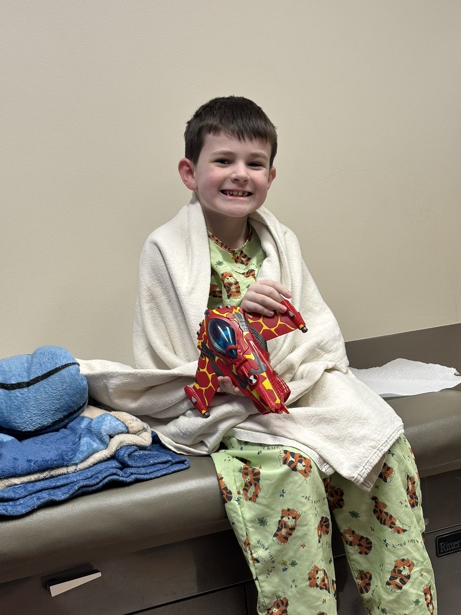 basicallyweeb_'s tweet photo. My baby had surgery but he’s recovering amazingly and even insisted we see grandpa today. I’m so proud of him. https://t.co/t4yT6t84e3