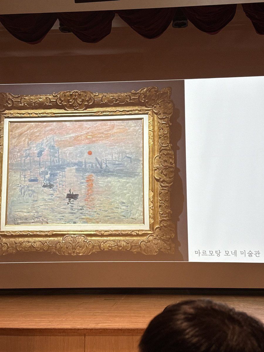 woo_1212's tweet image. 인상파, 찬란한 순간들 전시를 보고왔어요 
우리나라에 최초로 들어왔다는  빈센트 반 고흐의 “밀 밭의 양귀비” 실물도 봤어요 양귀비 잎에 물감이 여러겹 얹어져있는 모습과 모네의 수련도 봤는데 봐도 봐도 좋더라구요 
이 곳은 다른 미술관과 다르게 작품을
보기 전 소극장에서 도슨트를 듣고…
