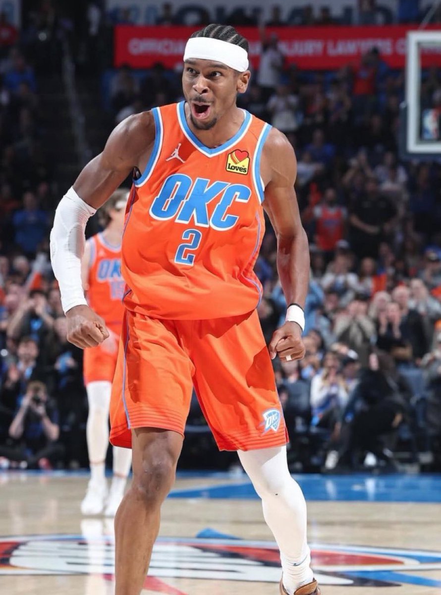 SHAI GILGEOUS-ALEXANDER OVER THE LAST 3 GAMES:

36.3 PPG
5.7 APG
4.0 RPG
69.0% FG
55.6% 3P
96.0% FT
34.4 MPG

36+ PPG - 69/55/96 shooting splits - SGA is UNREAL. 🔥