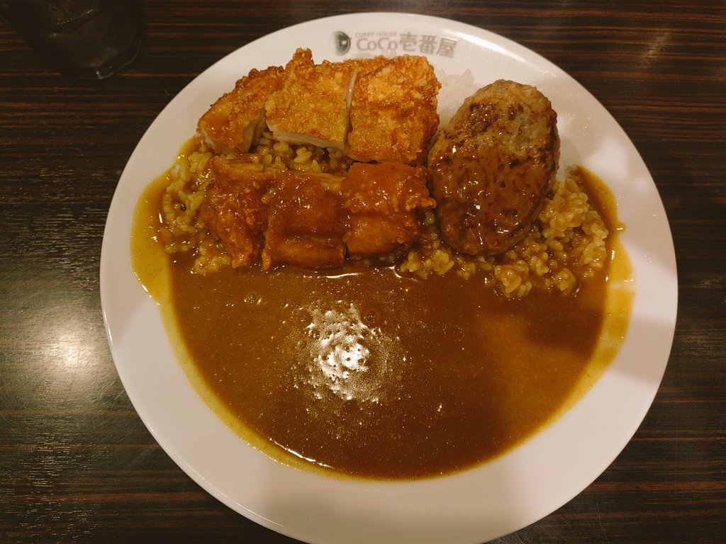 160160999's tweet photo. 久しぶりにココイチでカレー
また間違えてパリパリチキンにルゥをかけてしまった
タッチパネルの注文はまだ慣れない https://t.co/kPoSAnpGyb