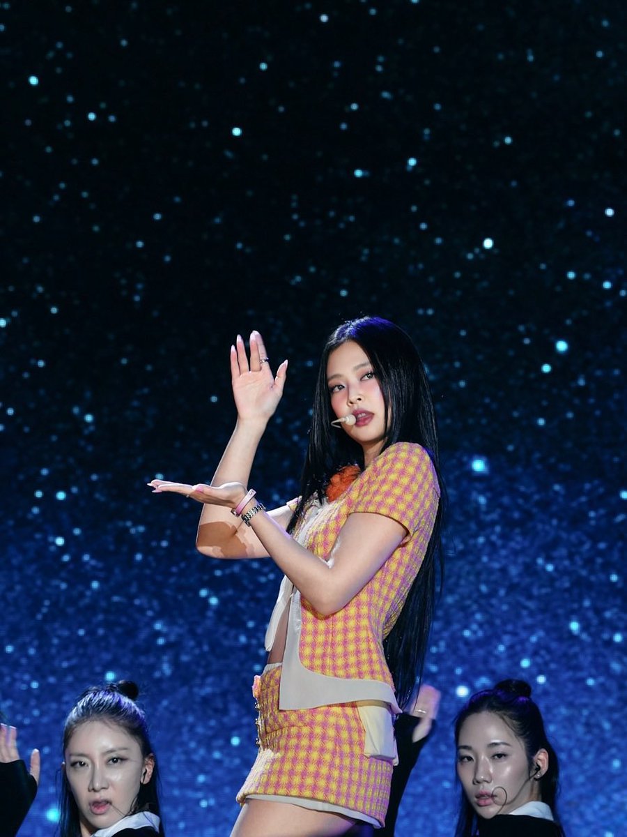 jnkstyle's tweet image. GORGEOUS.